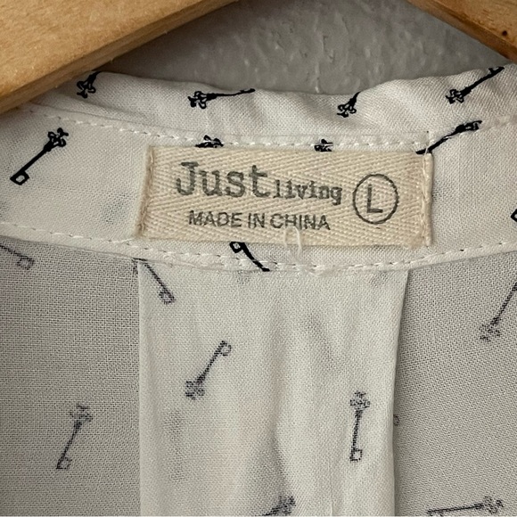 Just Living Button Down Shirt White/Black Key Print Shirt Size L - Picture 7 of 7